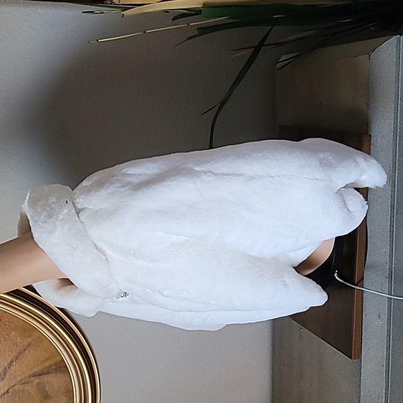 New! WAIT FOR YOU Winter White Faux Rex Rabbit Chinchilla Fur Wrap Stole Jacket. - Picture 5 of 11